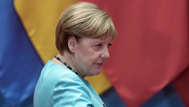 Меркель рада, що адміністрація США і Трамп приділяють увагу Мінському процесу