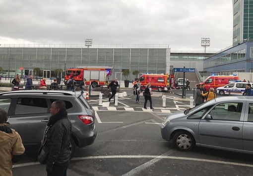 Стрілянина в паризькому аеропорту: нові подробиці (оновлено)