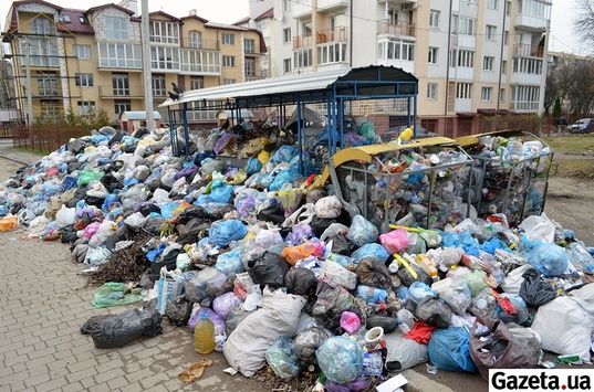 Львів знову потопає у смітті. Моторошна фотогалерея