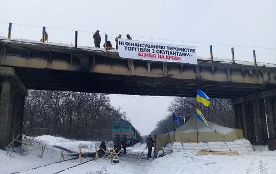 Порошенко назвав блокаду Донбасу подарунком Путіну
