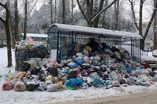 Через сміттєвий колапс у  Львові можуть продовжити шкільні канікули