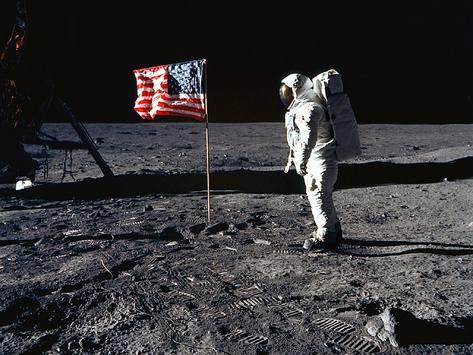 Прапор США, який побував на Місяці, продадуть на аукціоні