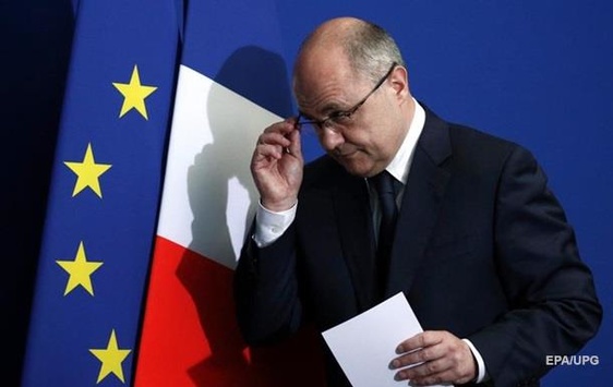 Приклад для українських чиновників: голова МВС Франції пішов у відставку через скандал з працевлаштуванням дочок