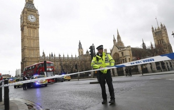 Теракт у Лондоні: авто задавило людей на Вестмінстерському мосту (оновлено)