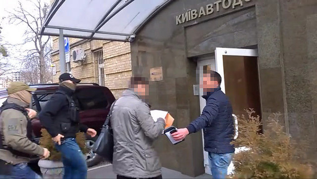 Спецслужбовці викрили чиновників «Київавтодору», які розкрали близько 300 мільйонів гривень