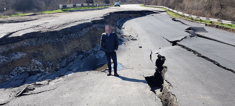 Чому в окупованому Криму обвалюються дороги 