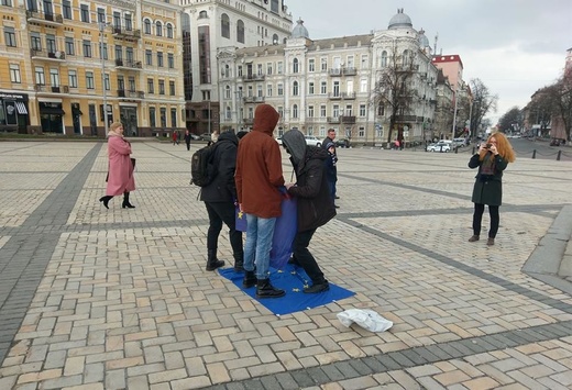 Невідомі у Києві потоптались по прапору ЄС