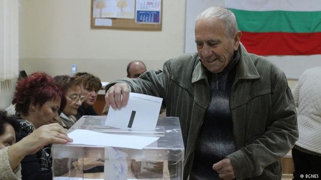 Екзит-поли: в Болгарії на парламентських виборах перемагає проєвропейська партія