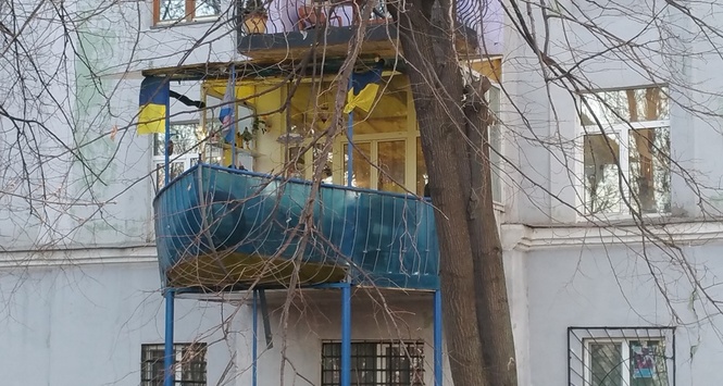 У центрі столиці кияни помітили балкон справжнього капітана