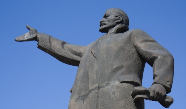 Вперше в Україні продали пам'ятник Леніну. Ілліч пішов з молотка за 253 тисячі гривень