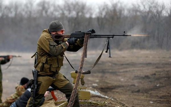 На Донбасі бойовик обстріляв групу підлітків