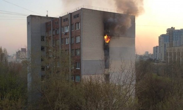 Масштабна пожежа в Києві: в лікарню доставили дворічну дитину