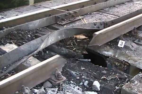 Терористи на Луганщині підірвали залізничну колію
