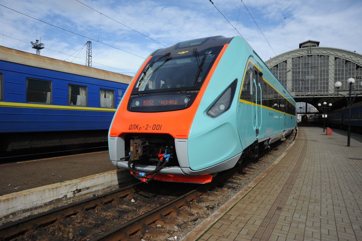 «Укрзалізниця» призначила на 14 квітня додатковий поїзд Київ - Івано-Франківськ - Чернівці