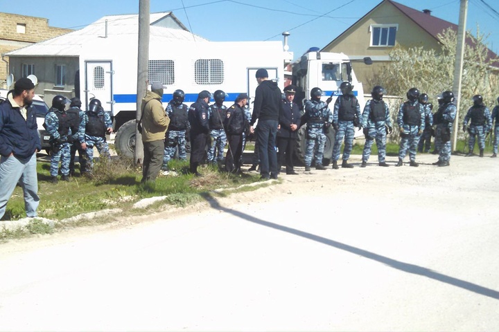 В окупованому Криму силовики затримала вісьмох кримських татар