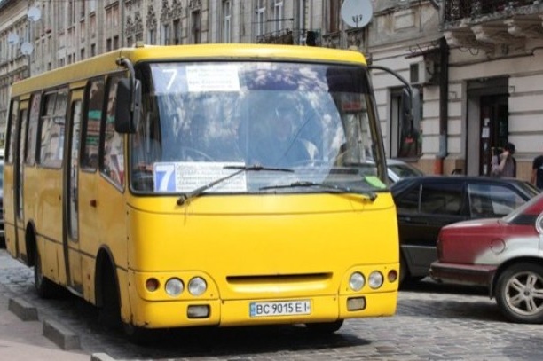 Більшість водіїв маршруток у Львові відмовилися працювати на Великдень