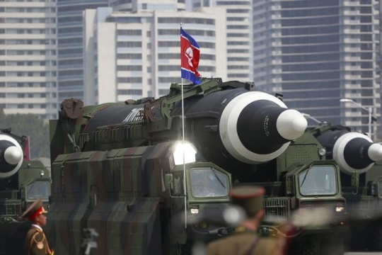 Як Північна Корея на параді світ балістичними ракетами лякала. Фотогалерея