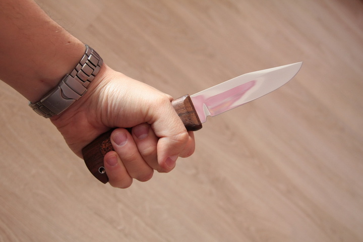На Донеччині поліція затримала чоловіка, який нападав на дівчат з ножем