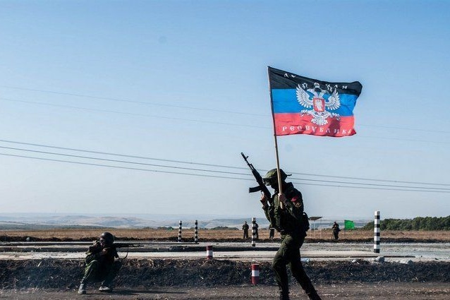 На Донбасі окупанти продовжують тероризувати місцеве населення – розвідка