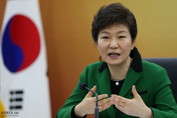Прокуратура Південної Кореї звинуватила екс-президента в хабарництві