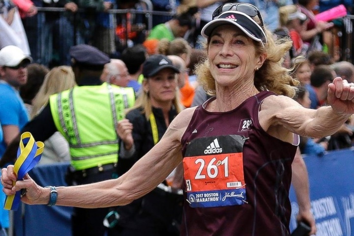 Перша дівчина-учасниця Бостонського марафону пробігла його 50 років по тому