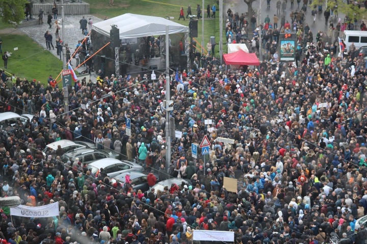 У Братиславі вийшли на протести до 10 тисяч людей
