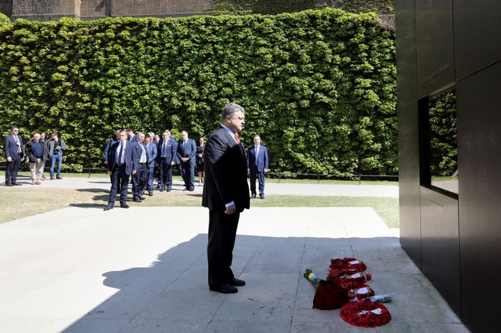 Порошенко вшанував пам'ять жертв теракту в Британії