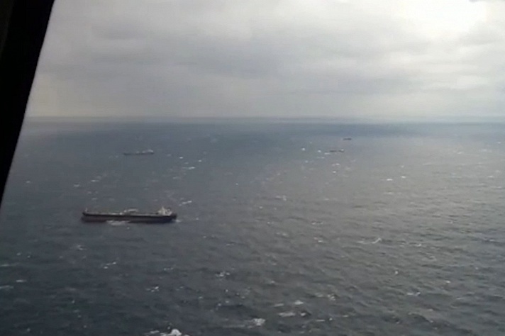 Катастрофа російського судна в Чорному морі: рятувальники відновили пошукові роботи 