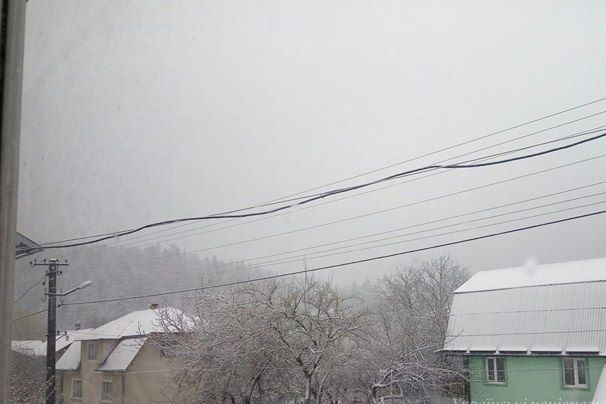 Львівщину засипало снігом