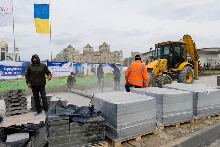 Як Київ готується до «Євробачення». Фоторепортаж з Микільської Слобідки