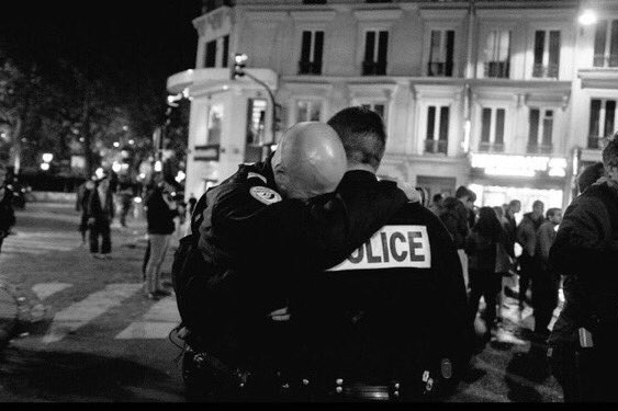 МВС Франції: під час стрілянини у Парижі загинув один, а не двоє поліцейських