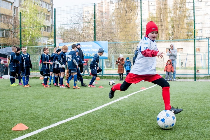 На столичній Борщагівці відкрили сучасне міні-футбольне поле