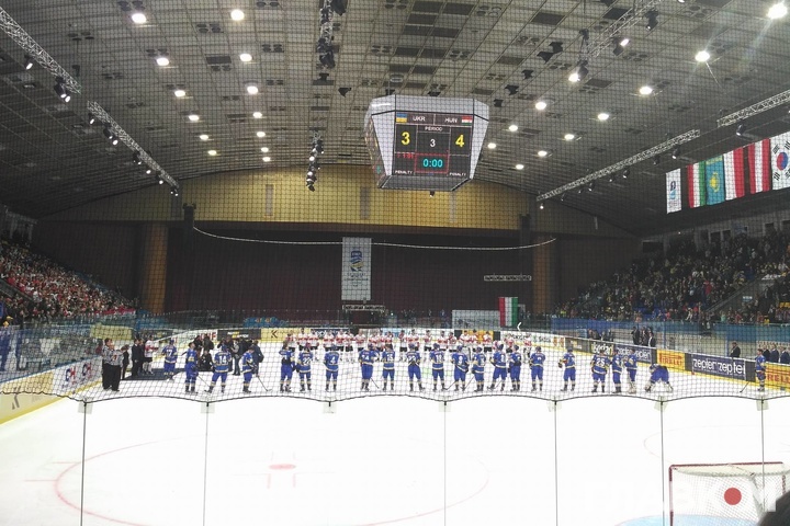 Україна програла на старті домашнього чемпіонату світу з хокею