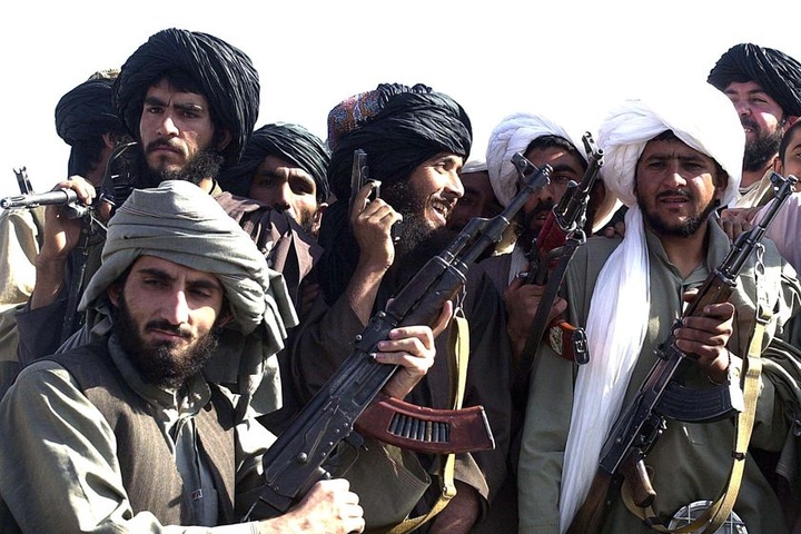Кількість жертв нападу терористів на військову базу в Афганістані сягнула 150 осіб