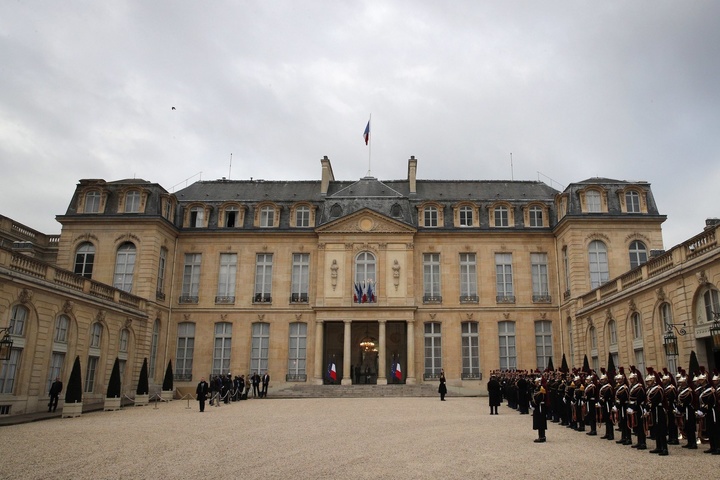 Сьогодні у Франції пройде перший тур президентських виборів
