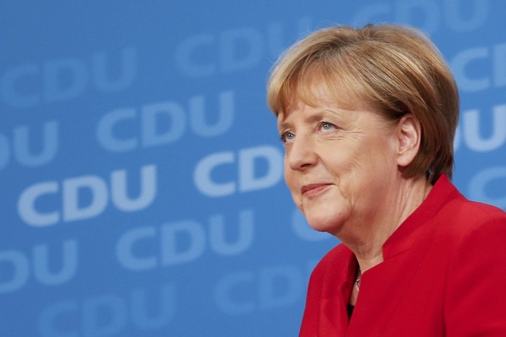 Меркель побажала Макрону перемоги у другому турі виборів