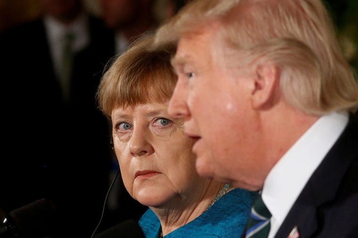 Трамп та Меркель обговорили телефоном ситуацію в Україні