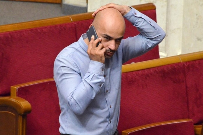 Депутат: соратники просили Порошенка не підписувати закон про декларування антикорупціонерів