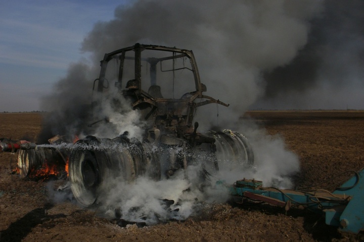 Трактор з працівниками підірвався на Луганщині: є загиблі
