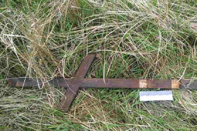 Неповнолітній вбив свою подругу хрестом: не поділили «здобич» на кладовищі