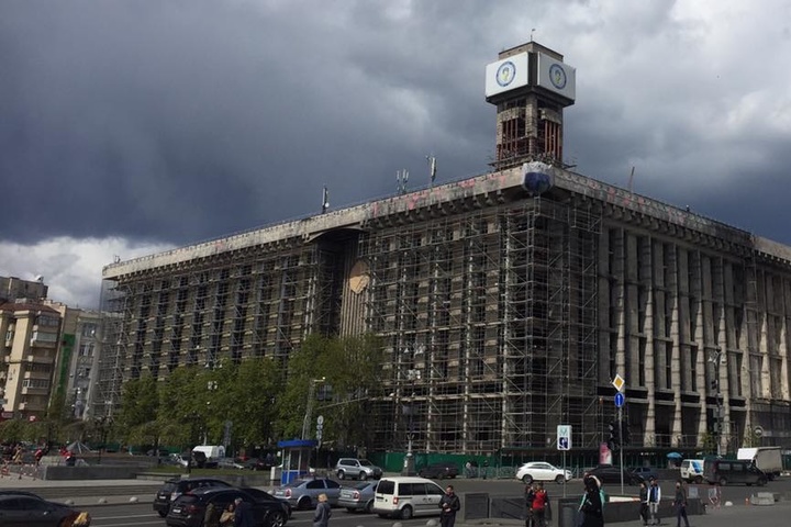 Будинок профспілок у Києві очікує доля Арки дружби народів?