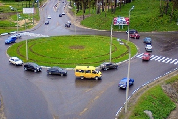 Президент затвердив зміни правил руху машин на перехрестях