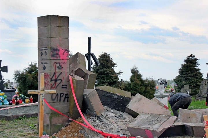 Польські націоналісти зруйнували пам’ятник воїнам УПА