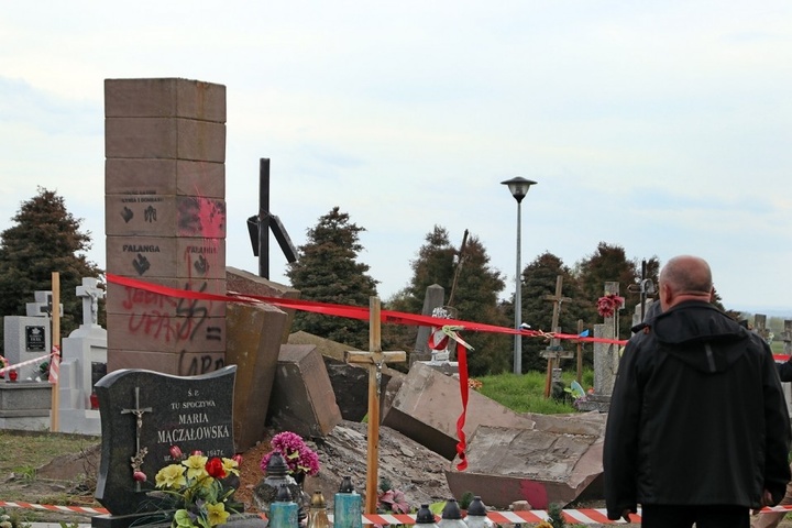 Руйнування пам'ятника воїнам УПА в Польщі: МЗС заявляє про провокацію