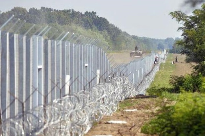 Угорщина побудувала другу стіну на кордоні з Сербією