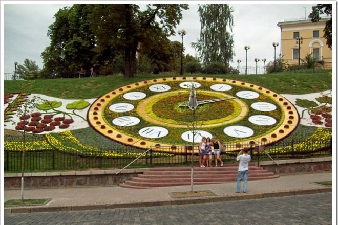 До Дня Києва оновлять квітковий годинник на Майдані Незалежності