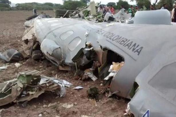 У Колумбії розбився літак з військовими на борту 