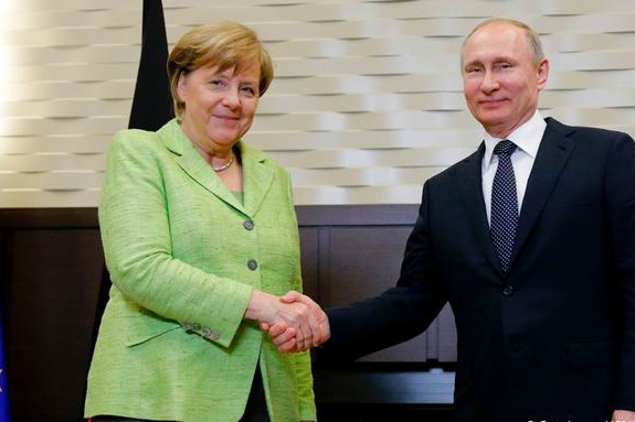 Меркель вважає, що на Донбасі не треба змінювати спостерігачів ОБСЄ на місію ООН 