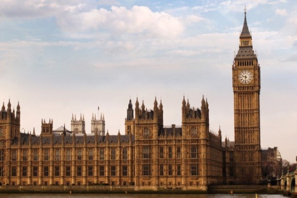 У Британії перед достроковими виборами розпустили парламент