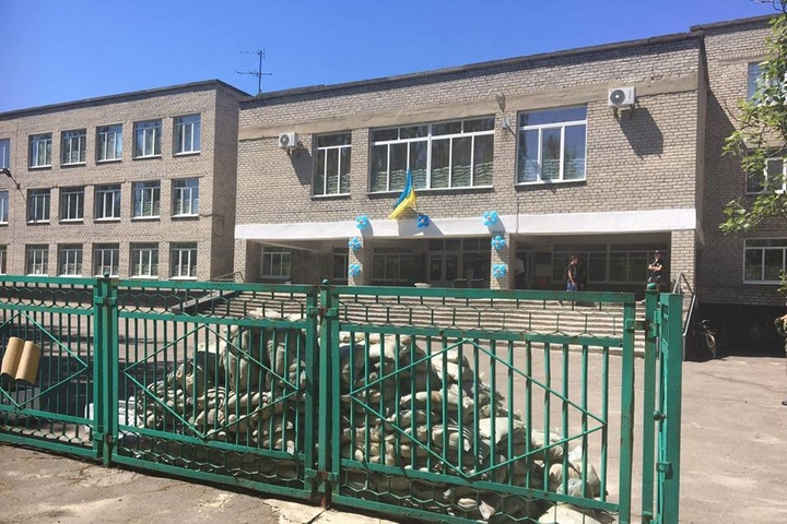 Бойовики обстріляли район міської лікарні у Красногорівці, є поранені